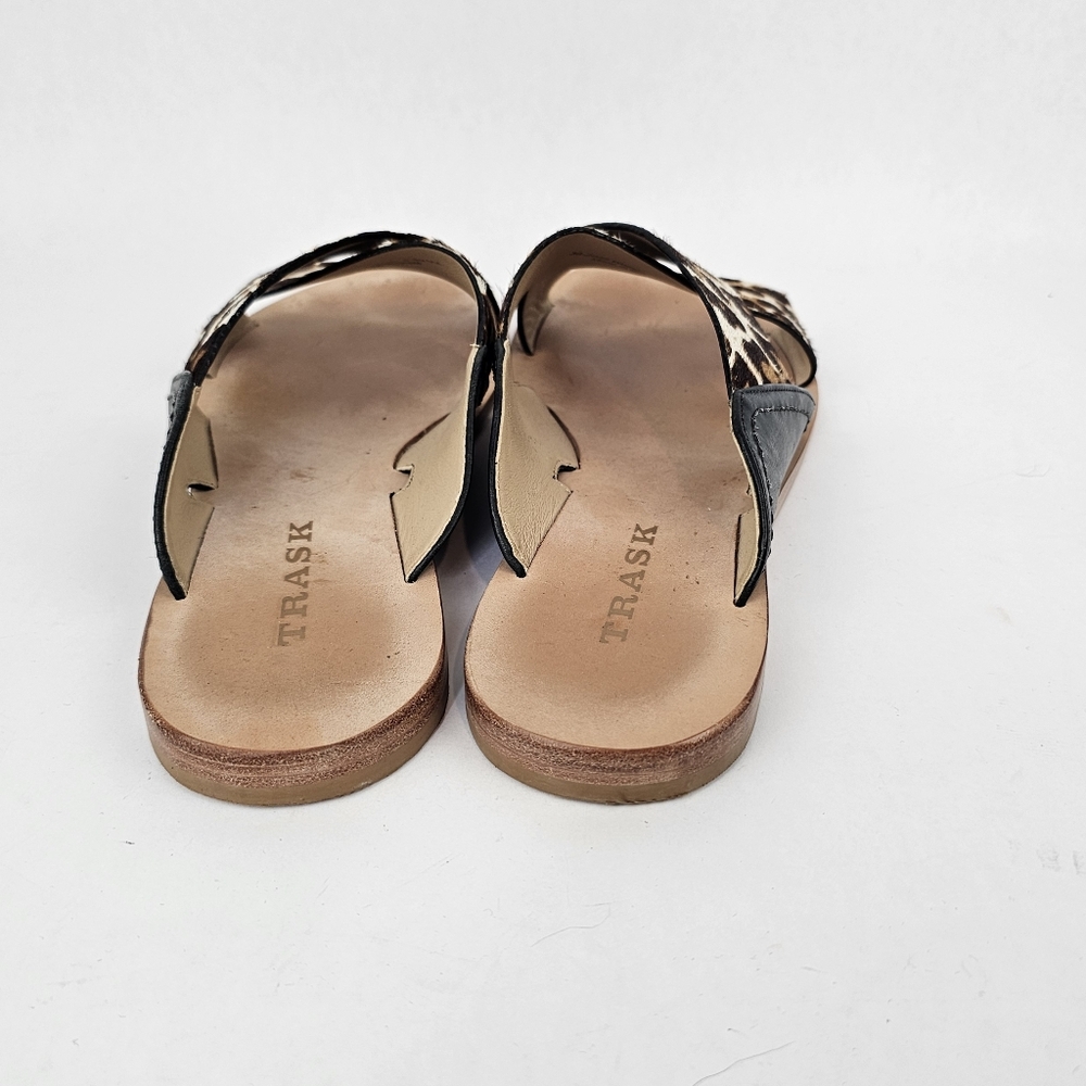 Trask Sandi slide sandal, featuring a leopard print hair-on calfskin strap 8M - Picture 3 of 8